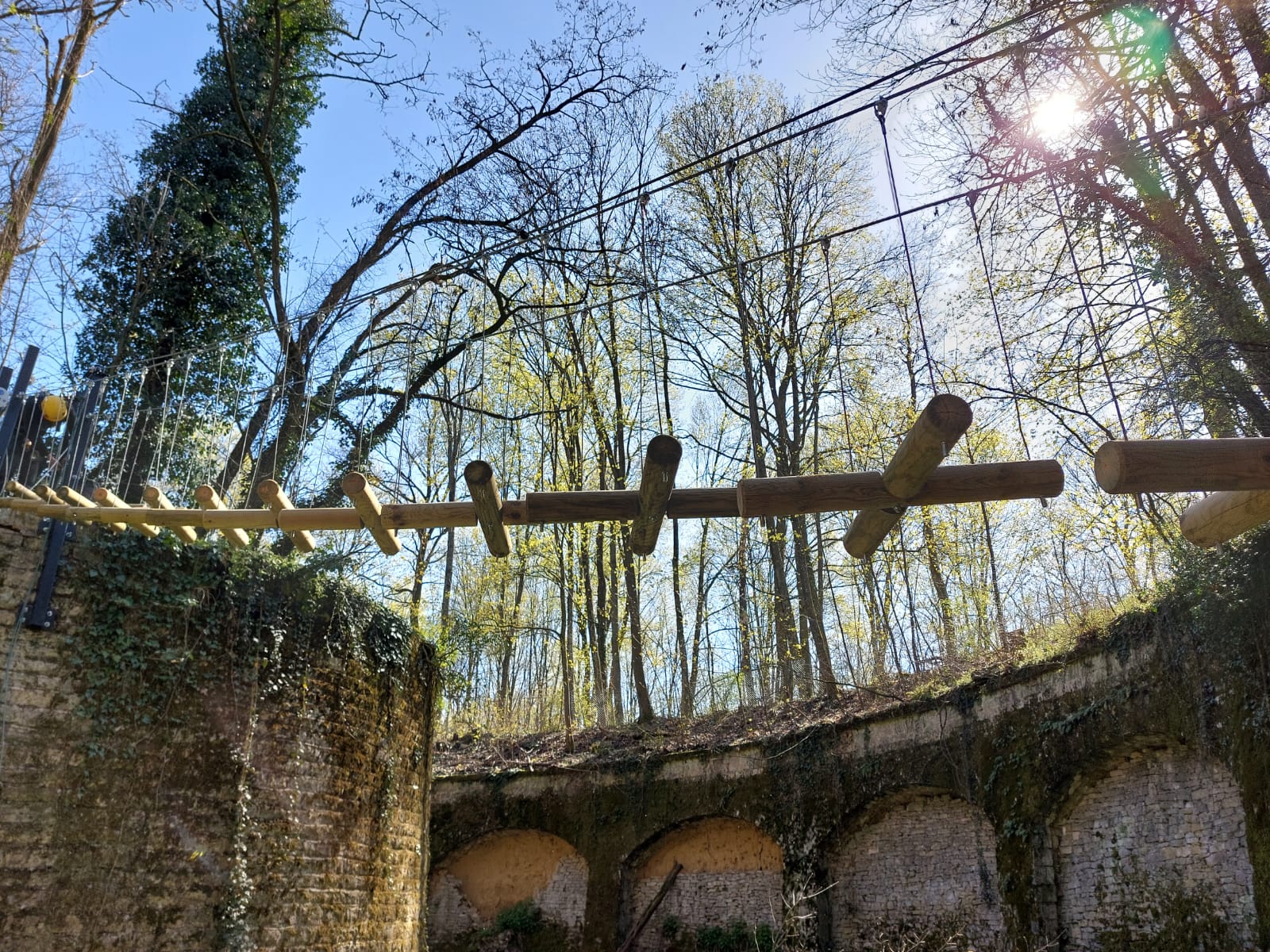 parcours accrobranche dans la fosse du fort de vancia