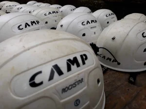 casques pour l'activité parcours commando, parcours de cohésion parcours de cohésion à vanciaventure