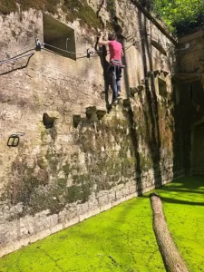 via ferrata au dessus de l'eau dans le parc accrobranche vanciaventure à Lyon