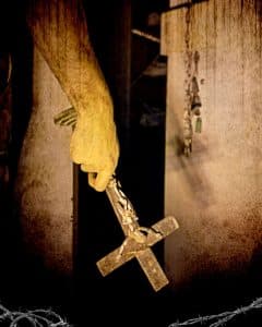 main-croix-murer-asylum-lyon-jeu-role-vanciaventure