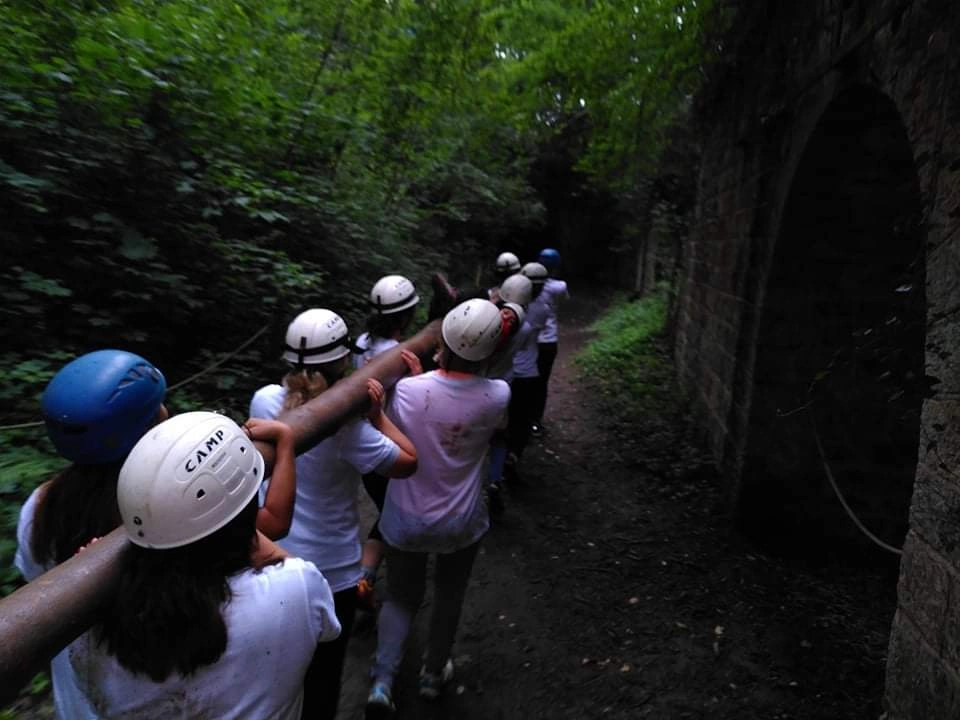 échauffement porter tronc pour parcours du combattant au nord de lyon